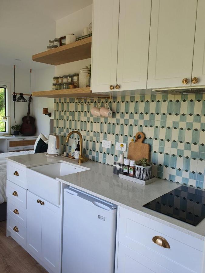 Tiny House With Greenhouse Dining ロワー・ハット エクステリア 写真