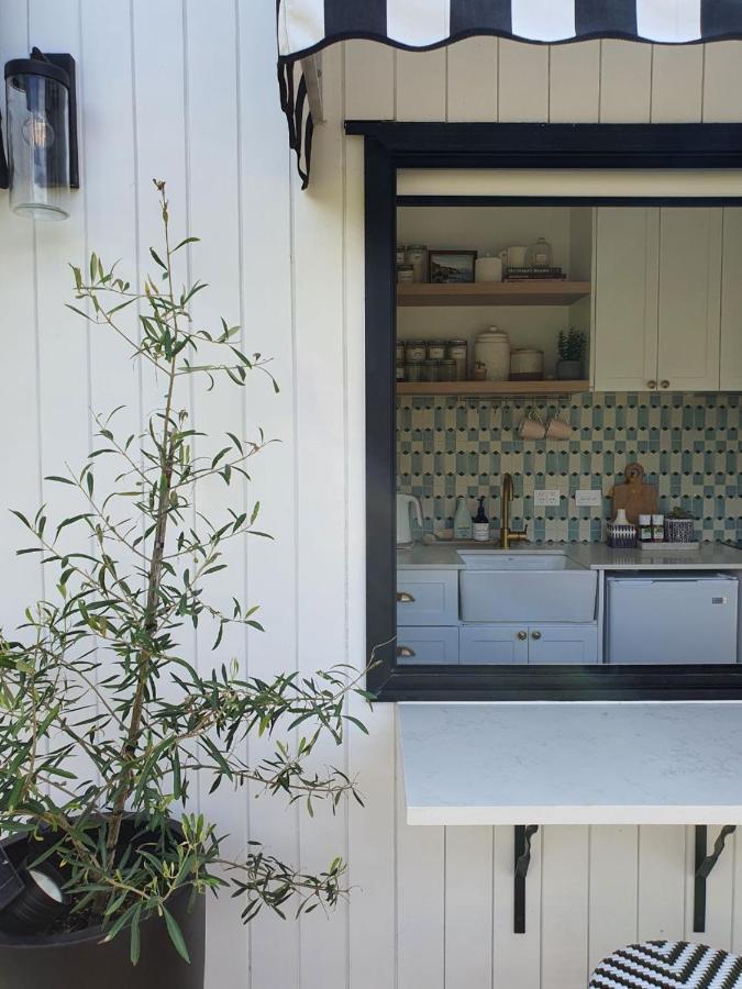 Tiny House With Greenhouse Dining ロワー・ハット エクステリア 写真