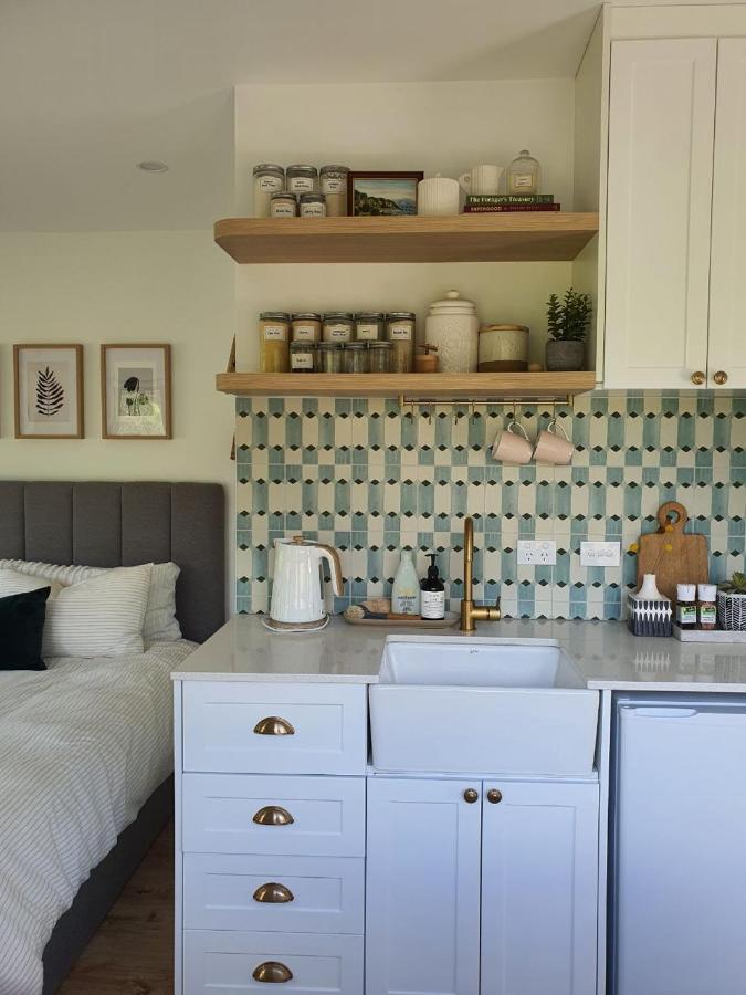 Tiny House With Greenhouse Dining ロワー・ハット エクステリア 写真