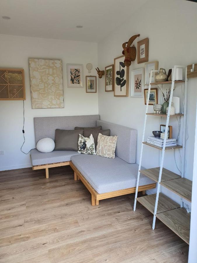 Tiny House With Greenhouse Dining ロワー・ハット エクステリア 写真